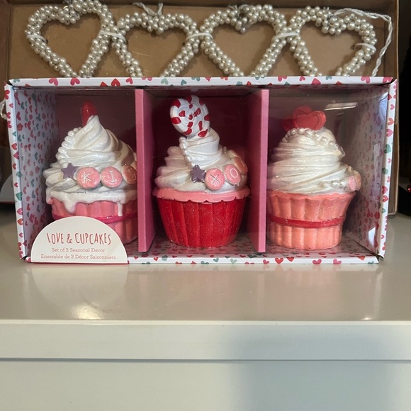 Valentine's Day Love & Cupcakes Decorative Set – Set of 6 - Picture 6 of 6